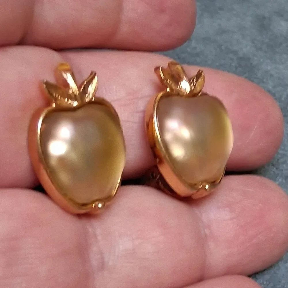 Sarah Coventry Glass Apple Earrings Champagne Glass Clip On